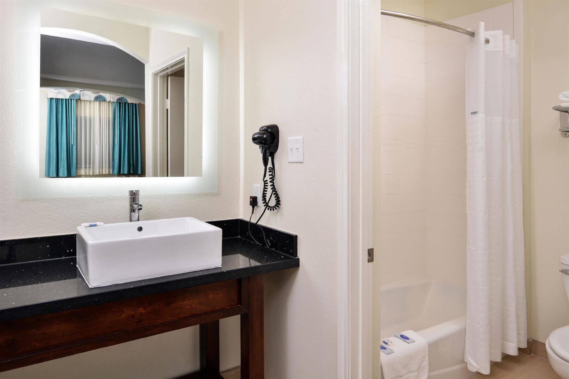 Americas Best Value Inn & Suites Spring / N. Houston מראה חיצוני תמונה