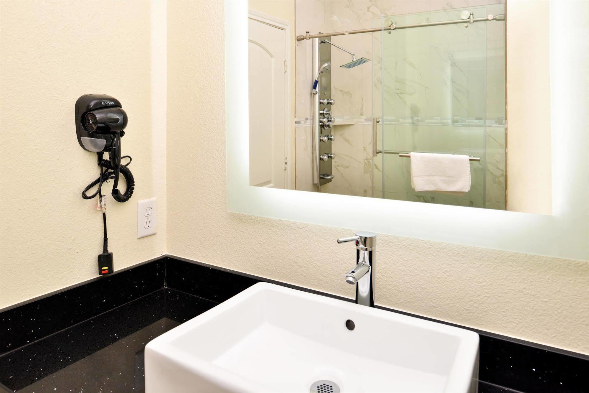 Americas Best Value Inn & Suites Spring / N. Houston מראה חיצוני תמונה
